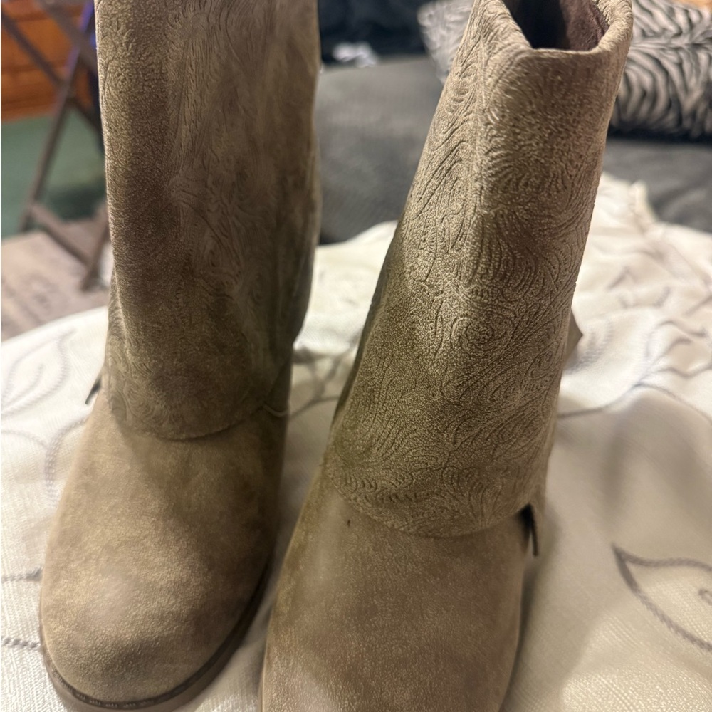 Muk Luks Textured Tan Ankle Boots